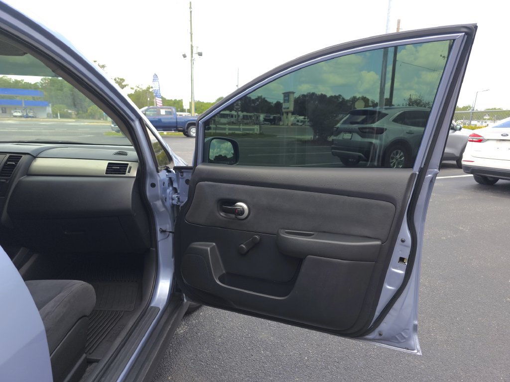 Used 2009 Nissan Versa 1.8 S FWD image 11