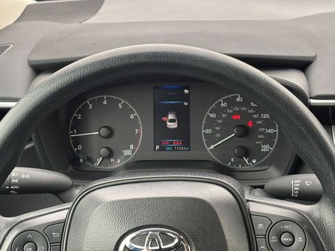 Used 2025 Toyota Corolla LE image 33