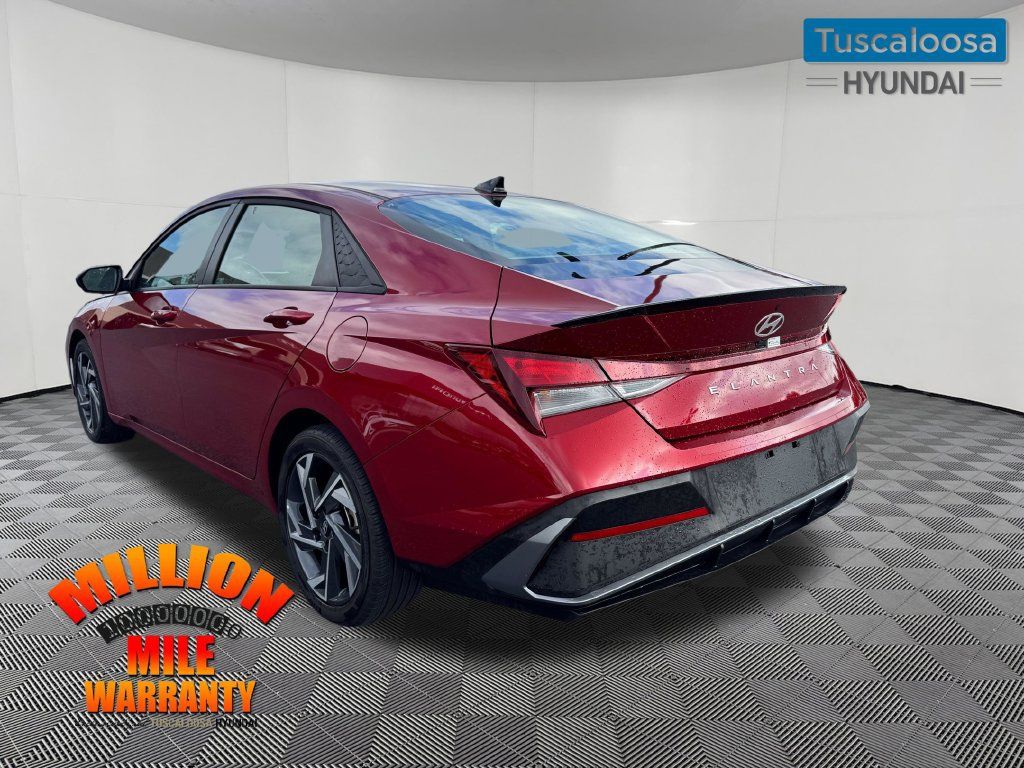 Used 2025 Hyundai Elantra Sport FWD image 6