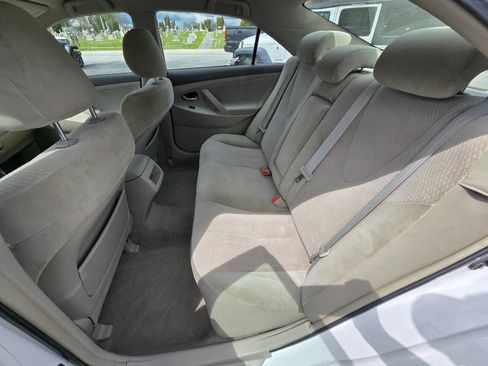 Used 2010 Toyota Camry LE FWD image 19