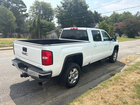 Used 2018 GMC Sierra 2500 SLE w/ SLE Preferred Package AWD/4WD image 7