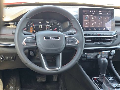 Used 2025 Jeep Compass Trailhawk AWD/4WD image 11