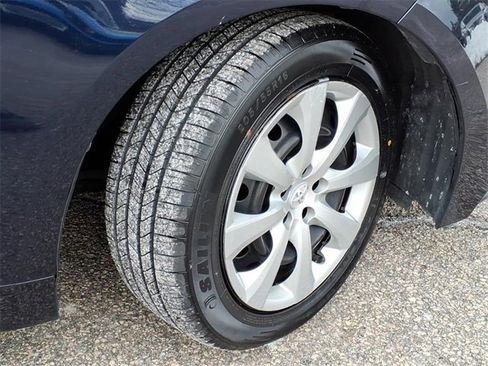 Used 2023 Toyota Corolla LE image 4