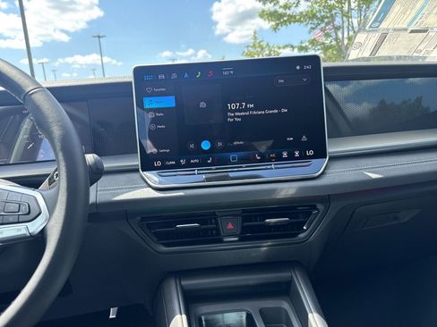 New 2025 Volkswagen Tiguan SE image 14