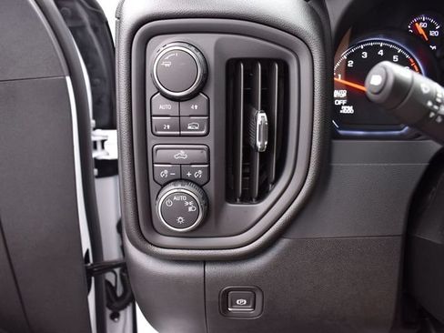 Used 2025 Chevrolet Silverado 1500 Custom AWD/4WD image 31