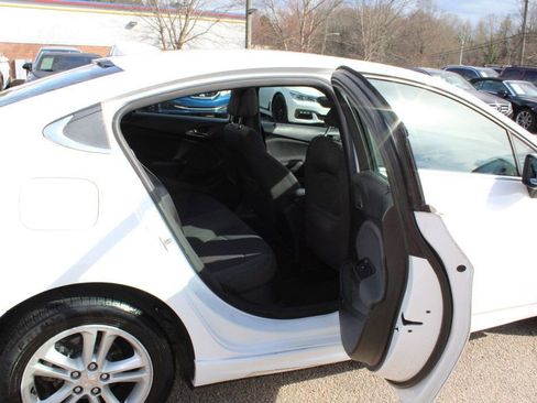 Used 2017 Chevrolet Cruze LT w/ Sun And Sound Package image 23
