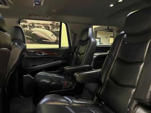 Used 2018 Cadillac Escalade Luxury RWD image 21
