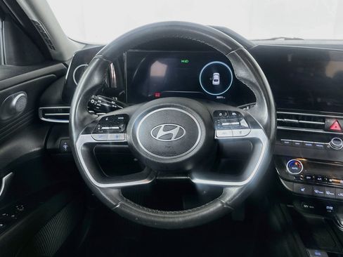 Used 2025 Hyundai Elantra Limited FWD image 18