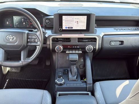 Certified 2025 Toyota Tacoma SR5 AWD/4WD image 18