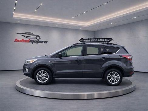 Used 2018 Ford Escape SE FWD image 4