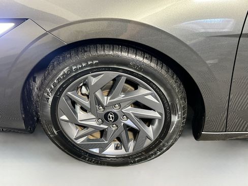 Used 2024 Hyundai Elantra SEL FWD image 13