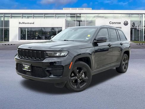 Used 2024 Jeep Grand Cherokee Altitude RWD image 1