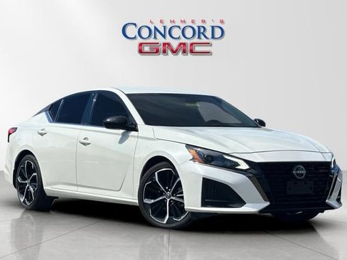 Used 2023 Nissan Altima 2.5 SR FWD image 1