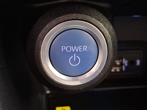 Used 2022 Toyota Venza LE image 24