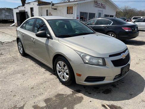 Used 2013 Chevrolet Cruze LS FWD image 13