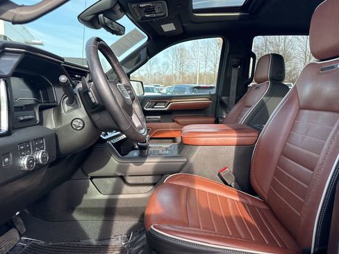 Used 2025 GMC Sierra 1500 Denali Ultimate image 9