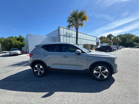 Used 2024 Volvo XC40 B5 Core w/ Climate Package image 28