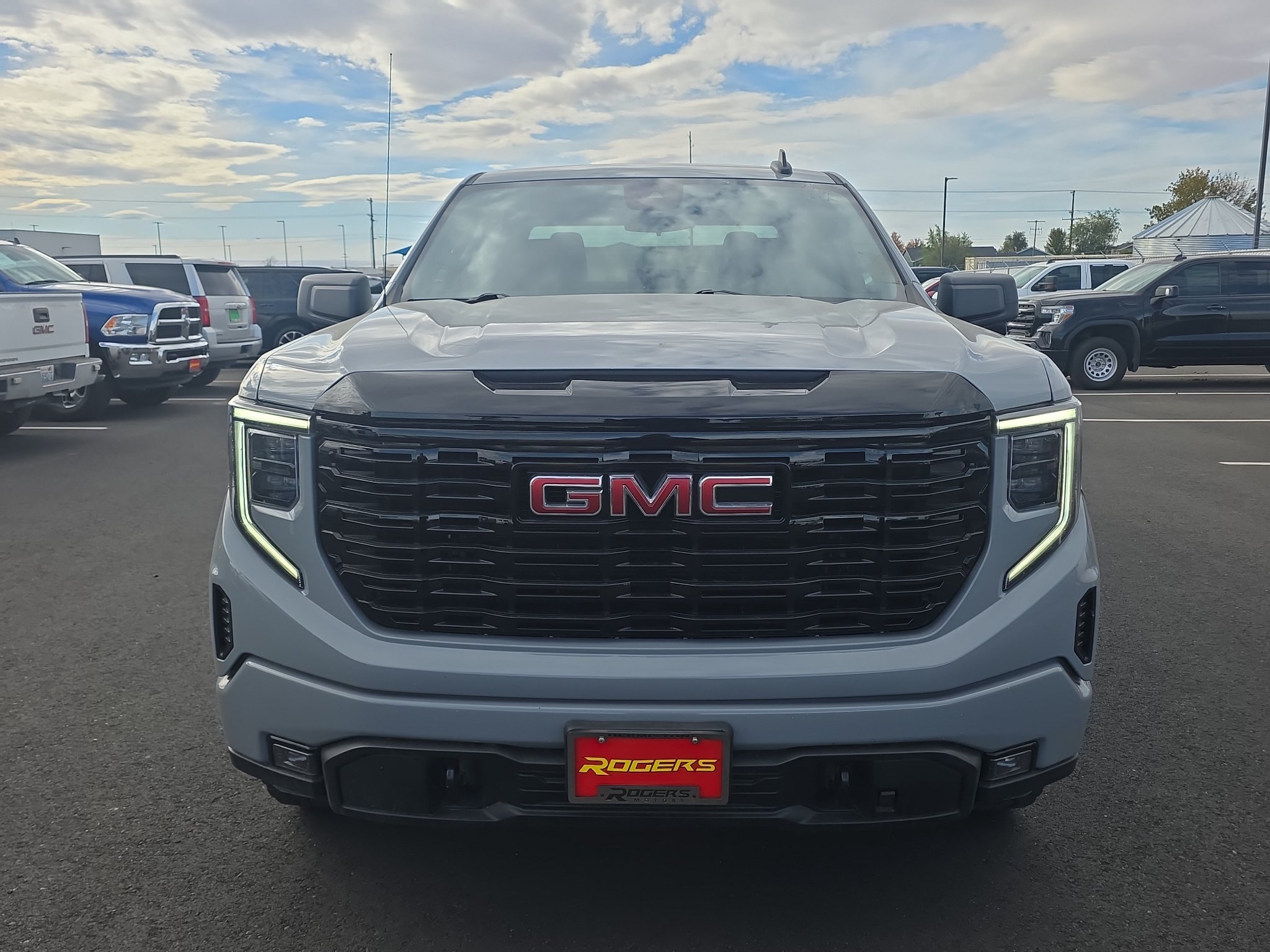 Used 2024 GMC Sierra 1500 Elevation w/ X31 Off-Road Package AWD/4WD image 2