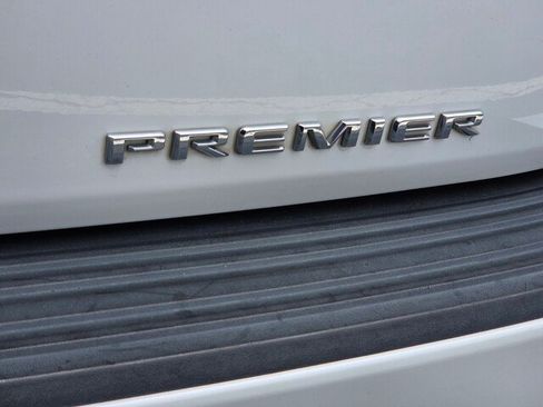 Used 2021 Chevrolet Suburban Premier RWD image 33