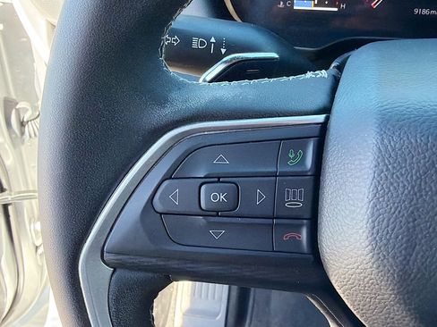 Used 2025 Jeep Grand Cherokee Laredo X image 32