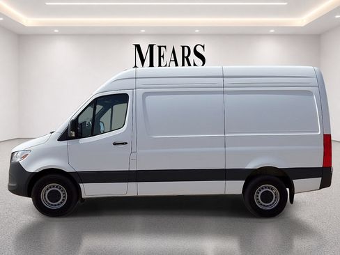 Used 2025 Mercedes-Benz Sprinter 2500 image 2