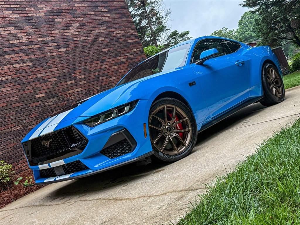 Used 2024 Ford Mustang GT Premium RWD image 3