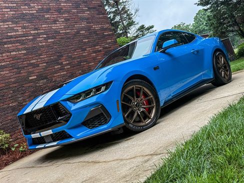 Used 2024 Ford Mustang GT Premium RWD image 3