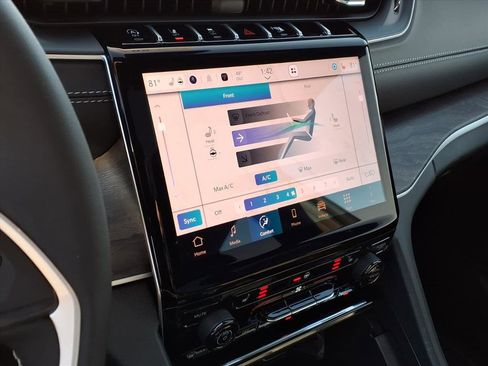 New 2025 Jeep Grand Cherokee L Limited image 29