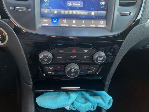 Used 2022 Chrysler 300 S image 18