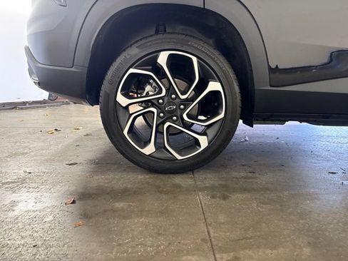 Used 2024 Chevrolet Trax RS FWD image 11