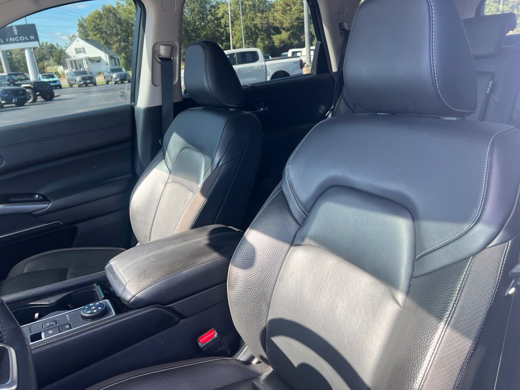 Used 2022 Nissan Pathfinder SL AWD/4WD image 10