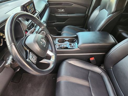 Used 2025 Honda Pilot EX-L image 12