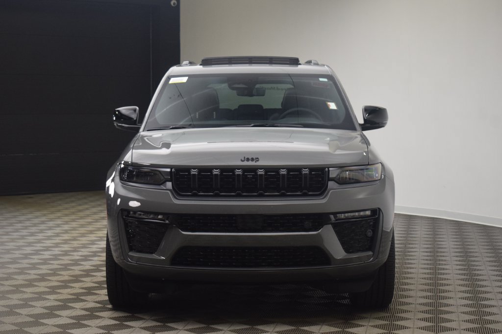 New 2027 Jeep Grand Cherokee Limited AWD/4WD image 2
