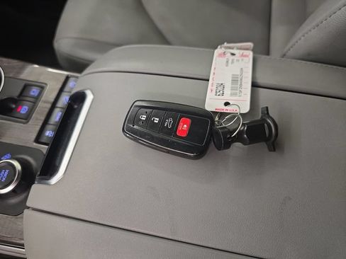 Used 2022 Toyota Highlander Platinum AWD/4WD image 29