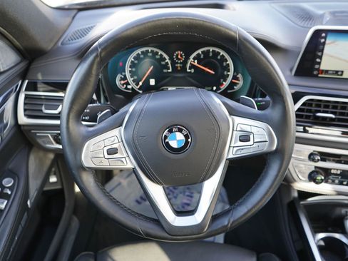 Used 2018 BMW 750i RWD image 22