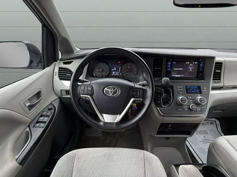 Used 2016 Toyota Sienna LE image 30