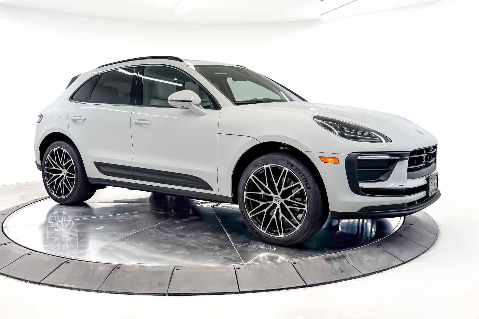 Certified 2026 Porsche Macan AWD/4WD image 7