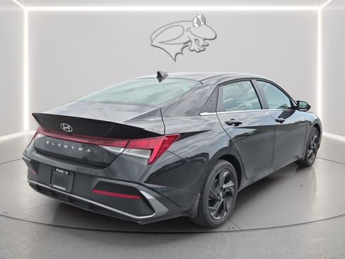 Used 2026 Hyundai Elantra SEL Sport Premium image 6