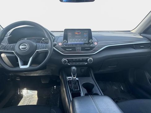 Used 2025 Nissan Altima 2.5 SV FWD image 13
