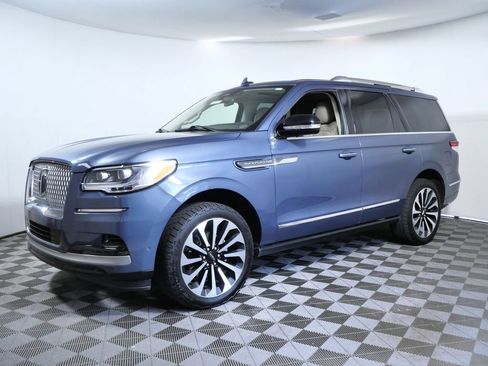 Certified 2023 Lincoln Navigator Reserve AWD/4WD image 2