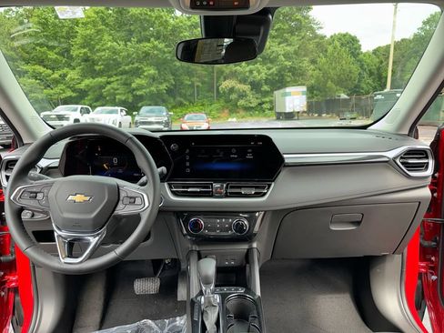 Used 2026 Chevrolet TrailBlazer LT w/ LT Cold Weather Package FWD image 31