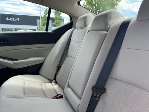 Used 2025 Nissan Altima 2.5 SV FWD image 27