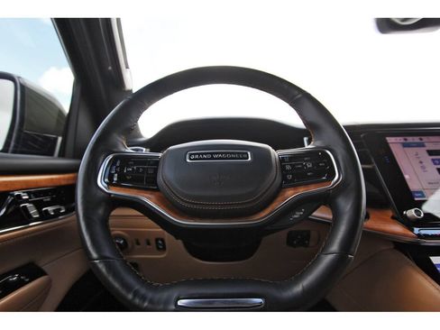 Used 2022 Jeep Grand Wagoneer Series III w/ Rear Seat Video Group 1 AWD/4WD image 15