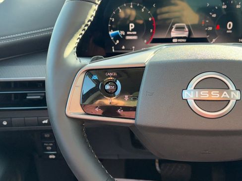 Used 2025 Nissan Murano SV image 12