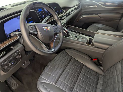 Certified 2022 Cadillac Escalade Sport Platinum w/ Heavy-Duty Trailer Package image 4