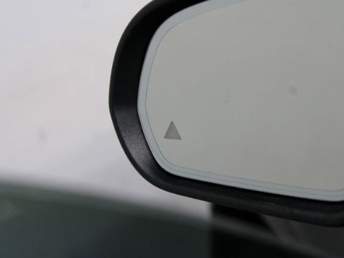 Used 2018 Mercedes-Benz GLC 300 w/ Multimedia Package image 10