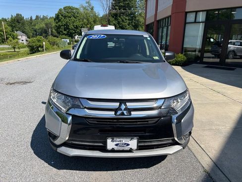 Used 2017 Mitsubishi Outlander ES AWD/4WD image 2