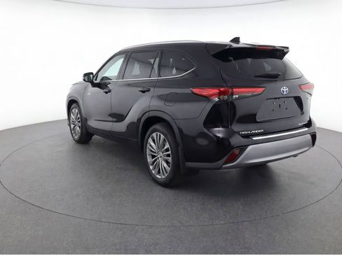 Used 2021 Toyota Highlander Platinum AWD/4WD image 3