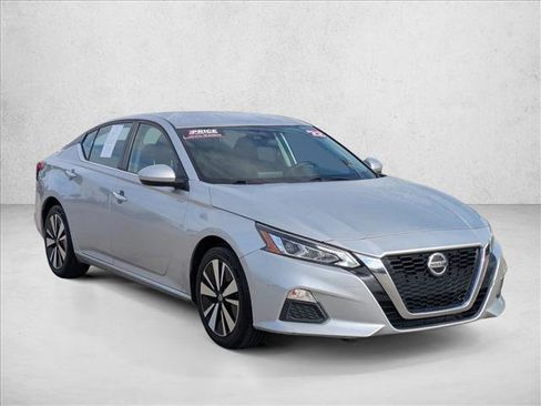 Used 2022 Nissan Altima 2.5 SV image 3