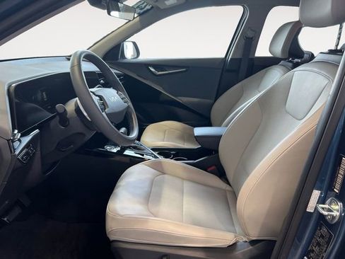 Used 2023 Kia Niro EX FWD image 7